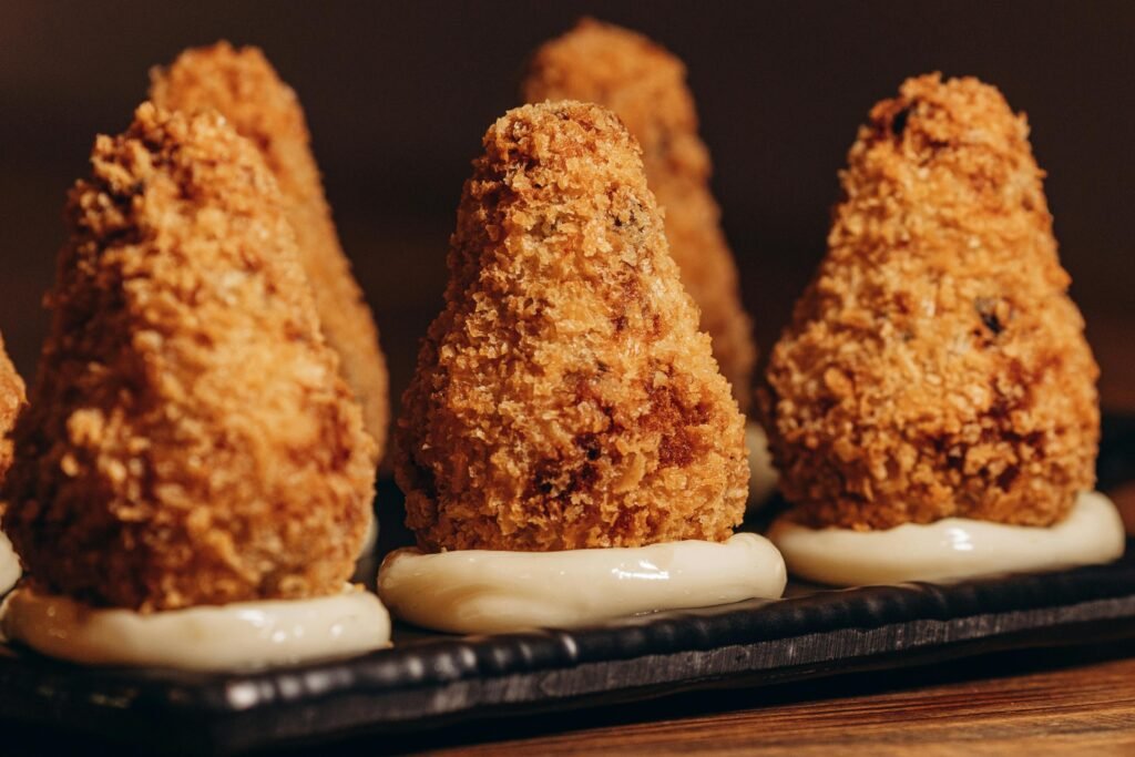 Appetizing close-up of crispy fried chicken served on a tray with creamy sauce. crispy fried chicken breast recipe